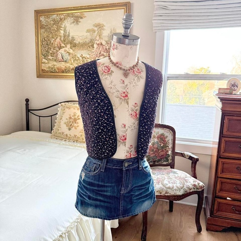 90s handmade quilted floral vest fits like a small - Picture 3 of 5
